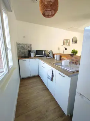 Cuisine ou kitchenette dans l'établissement Les Nuits Bonneuilloises Le Percheron
