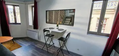 Télévision ou salle de divertissement dans l'établissement Suite Vintage Centre historique