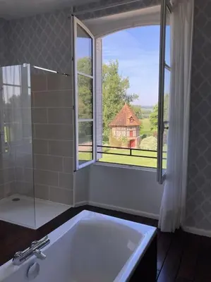 Salle de bains dans l'établissement Manoir d'exception à Grandcourt (76) la Baronnie