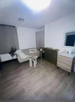 Télévision ou salle de divertissement dans l'établissement Loft ravissant 45m2 Jacuzzi RVB NIGHT 2 ÉTABLISSEMENT FERMÉ DÉFINITIVEMENT