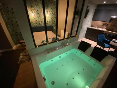 Plan de l'établissement Studio avec baignoire balnéo centre de Rouen - 040