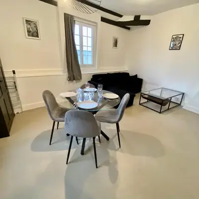 Henry II - petit appartement lumineux - 013