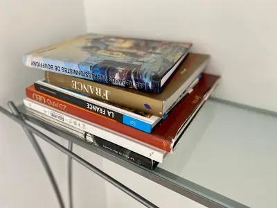 Bibliothèque dans l'appartement