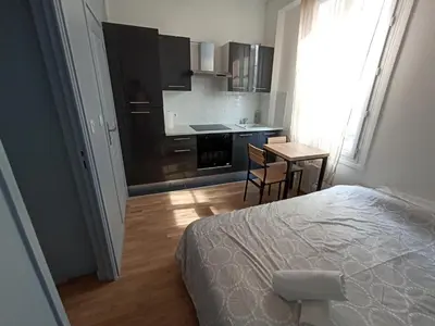 Cuisine ou kitchenette dans l'établissement Studio cosy - Hypercentre - 20 min to Paris