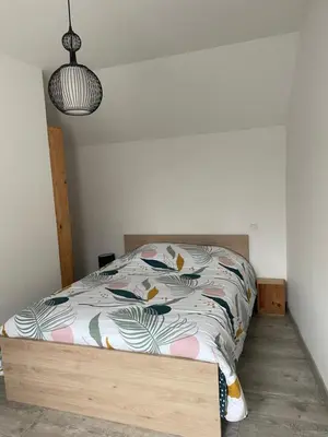 Un ou plusieurs lits dans un hébergement de l'établissement Agréable maison 3* en bord de mer