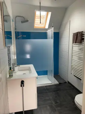 Salle de bains dans l'établissement Agréable maison 3* en bord de mer