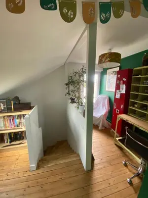 Bibliothèque dans la maison de vacances