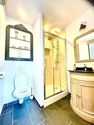 Salle de bains dans l'établissement Le Paddock - Chambres et table d'hôtes