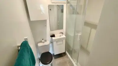 Salle de bains dans l'établissement L'avalasse - Petit appartement centre de Rouen - 121