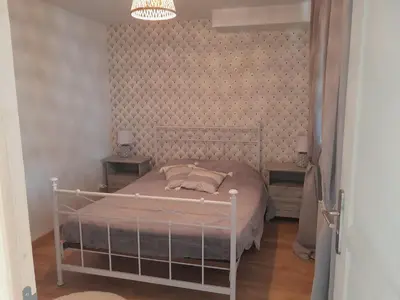 Un ou plusieurs lits dans un hébergement de l'établissement Ferme de Beaulieu, appartement avec jardin privatif