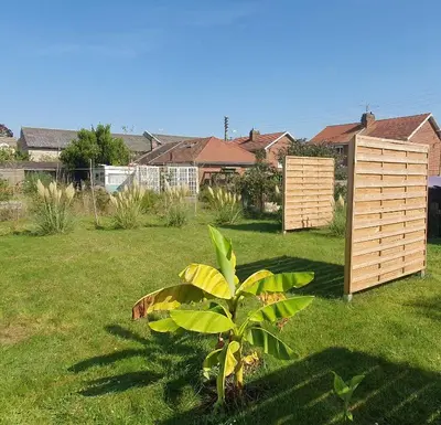 Jardin de l'établissement Maison confortable, terrasse et jardin à Amiens