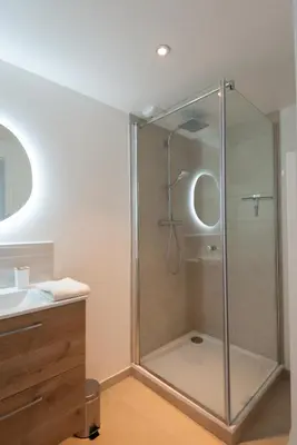 Salle de bains dans l'établissement L'Air du Sud - appartement chaleureux Le Tréport