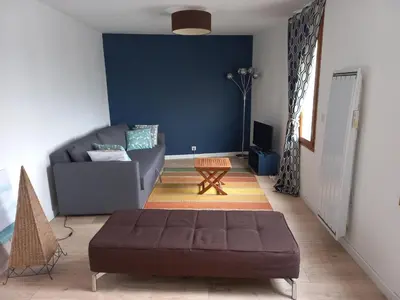 Télévision ou salle de divertissement dans l'établissement T2 60m² vue panoramique sur port et mer