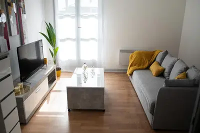 Télévision ou salle de divertissement dans l'établissement Lorraine