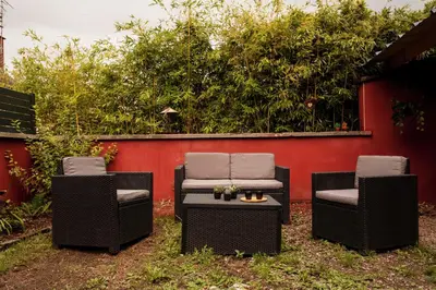Coin salon dans l'établissement Appartement Les Jardins de Jules Verne - Côté Jardin
