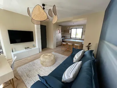 Télévision ou salle de divertissement dans l'établissement Appartement Les Jardins de Jules Verne - Côté Mer