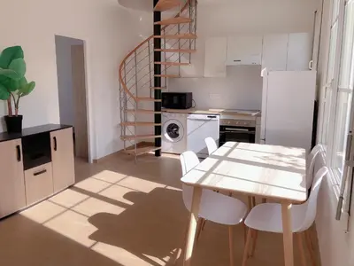 Cuisine ou kitchenette dans l'établissement petite maison avec jardin dans banlieue de Paris