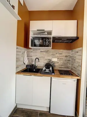 Cuisine ou kitchenette dans l'établissement STUDIO GARE AMIENS TOUT ÉQUIPÉ NETFLIX WIFI 2PERS