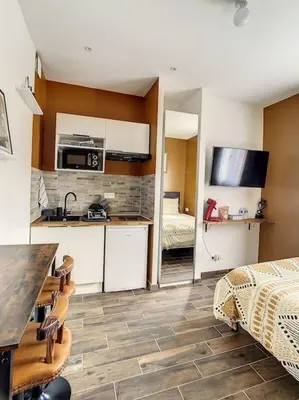 Cuisine ou kitchenette dans l'établissement STUDIO GARE AMIENS TOUT ÉQUIPÉ NETFLIX WIFI 2PERS