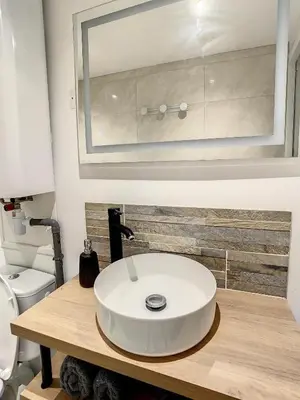 Salle de bains dans l'établissement GRAND STUDIO AMIENS GARE TOUT CONFORT WIFI NETFLIX 2PERS