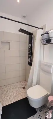 Salle de bains dans l'établissement AU FIL DE L'EAU