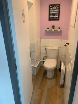 Salle de bains dans l'établissement la parisienne ( 4 km de rouen )