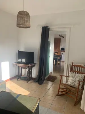 Télévision ou salle de divertissement dans l'établissement Maison de ville au bord de la rivière !