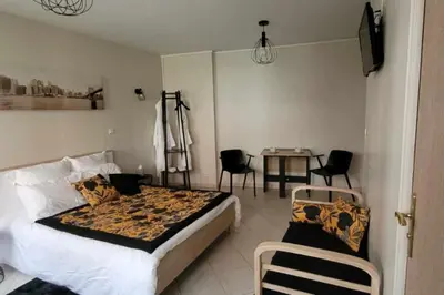 Plan de l'établissement AMIENS Studio cocooning et tranquille dans un jardinet a l'arrière d'une copropriété 2mm de la gare