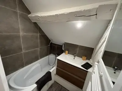 Salle de bains dans l'établissement Appartement avec terrasse en plein cœur de Vernon