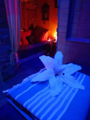 Un ou plusieurs lits dans un hébergement de l'établissement Love room, Les nuitées secrètes de Rouen