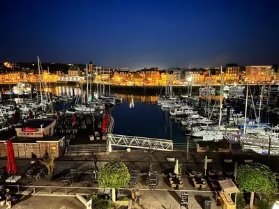 Vue générale sur Dieppe ou vue de la ville depuis l'appartement