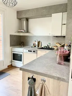 Cuisine ou kitchenette dans l'établissement Vive la vie - maison de famille à Mers proche mer