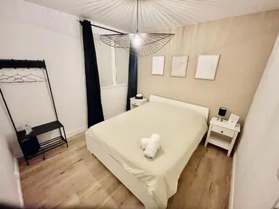 Un ou plusieurs lits dans un hébergement de l'établissement Grand T2 au RDC hyper centre Navette et Sauna en option