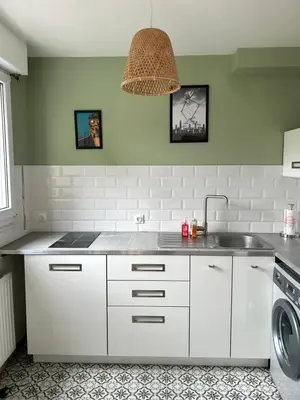 Cuisine ou kitchenette dans l'établissement La Pléiade Dorée - Extra Centre - Wifi HD - Terrasse & Jardin