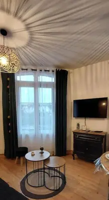 Télévision ou salle de divertissement dans l'établissement L'air du large deux étoiles