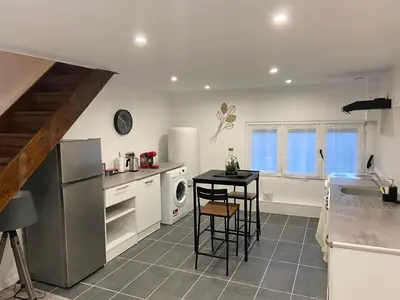 Cuisine ou kitchenette dans l'établissement Chantignolle, proche aéroport