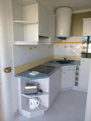 Cuisine ou kitchenette dans l'établissement Le petit Dieppois, F2 lumineux et spacieux en centre ville