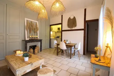 Coin salon dans l'établissement Appt Cosy centre, garage, 2mn gare Vernon
