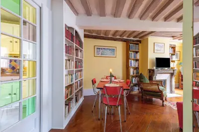 Télévision ou salle de divertissement dans l'établissement Amandus