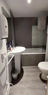 Salle de bains dans l'établissement Le petit Matelot au 1 er étage à 10min à pieds du centre ville
