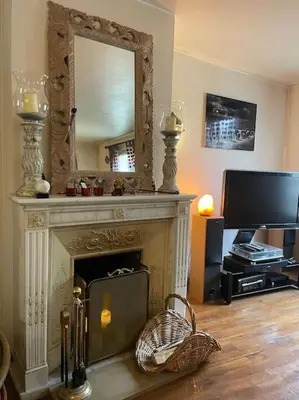 Télévision ou salle de divertissement dans l'établissement Appartement sur le parvis de la cathédrale