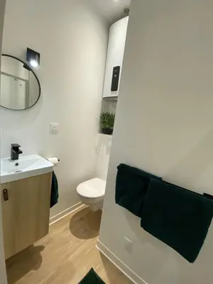 Salle de bains dans l'établissement Au Chant des Oiseaux - Rouen Gare