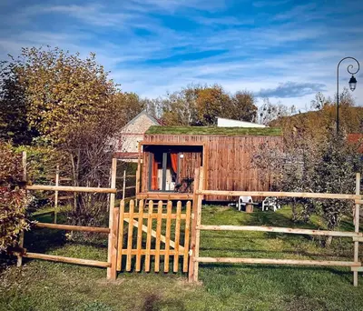 Jardin de l'établissement Tiny housse à Poses