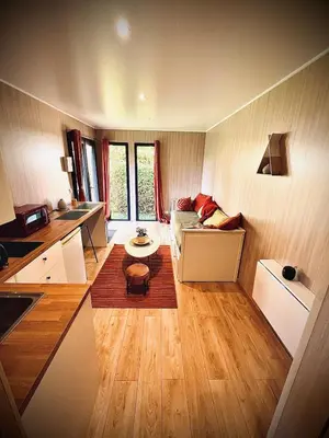 Coin salon dans l'établissement Tiny housse à Poses