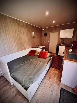 Un ou plusieurs lits dans un hébergement de l'établissement Tiny housse à Poses