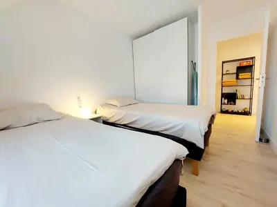 Un ou plusieurs lits dans un hébergement de l'établissement Cosy Home 1 - Spacieux 3 pièces avec parking - 30 min de Paris