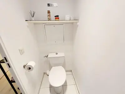 Salle de bains dans l'établissement Cosy Home 1 - Spacieux 3 pièces avec parking - 30 min de Paris