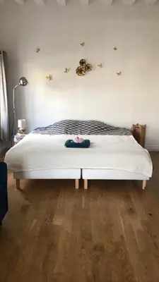 Un ou plusieurs lits dans un hébergement de l'établissement Appartement lumineux au coeur de Dieppe