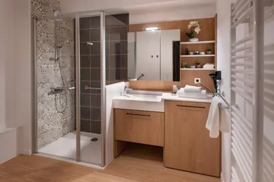 Salle de bains dans l'établissement DOMITYS L'ALLIACEE - Résidence Services Séniors