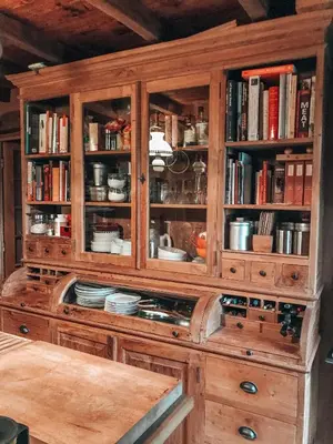Bibliothèque dans la villa